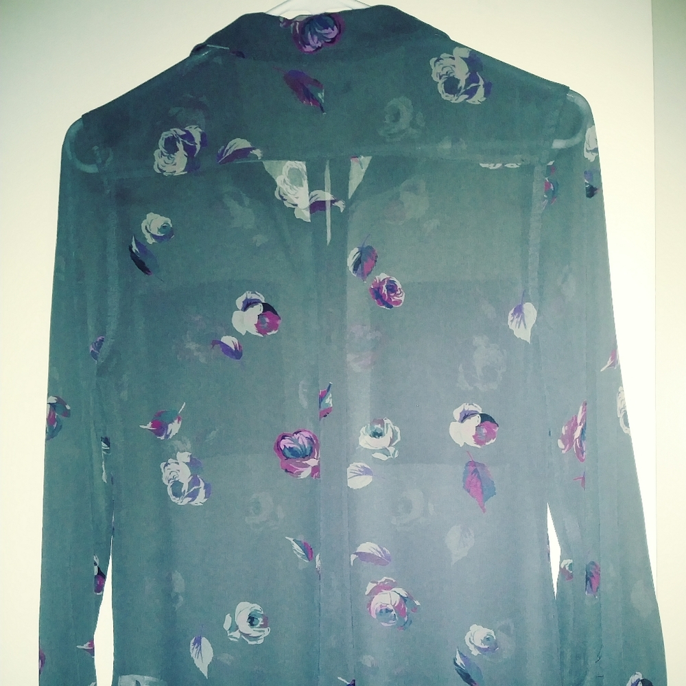 ⋆Gap⋆ women's long sleeve shirt 👚